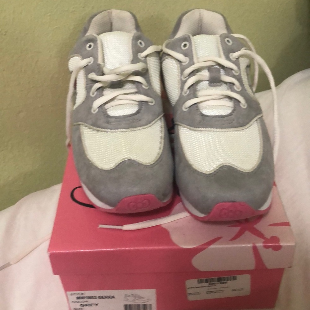 Serra Hello Kitty Sneakers